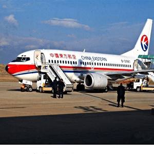 德宏空运公司航空快运业稳步发展的原因是什么？
